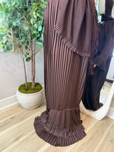 Load image into Gallery viewer, Three piece Pleated Open Abaya/Duster 2.0
