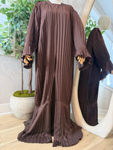 Load image into Gallery viewer, Three piece Pleated Open Abaya/Duster 2.0
