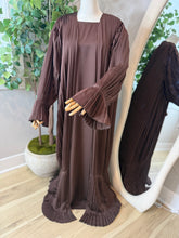 Load image into Gallery viewer, Three piece Pleated Open Abaya/Duster 2.0
