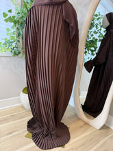 Load image into Gallery viewer, Pleated Bisht Abyah
