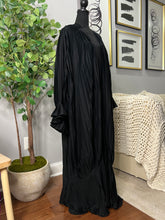 Load image into Gallery viewer, Pleated Three piece Open Abaya/Duster
