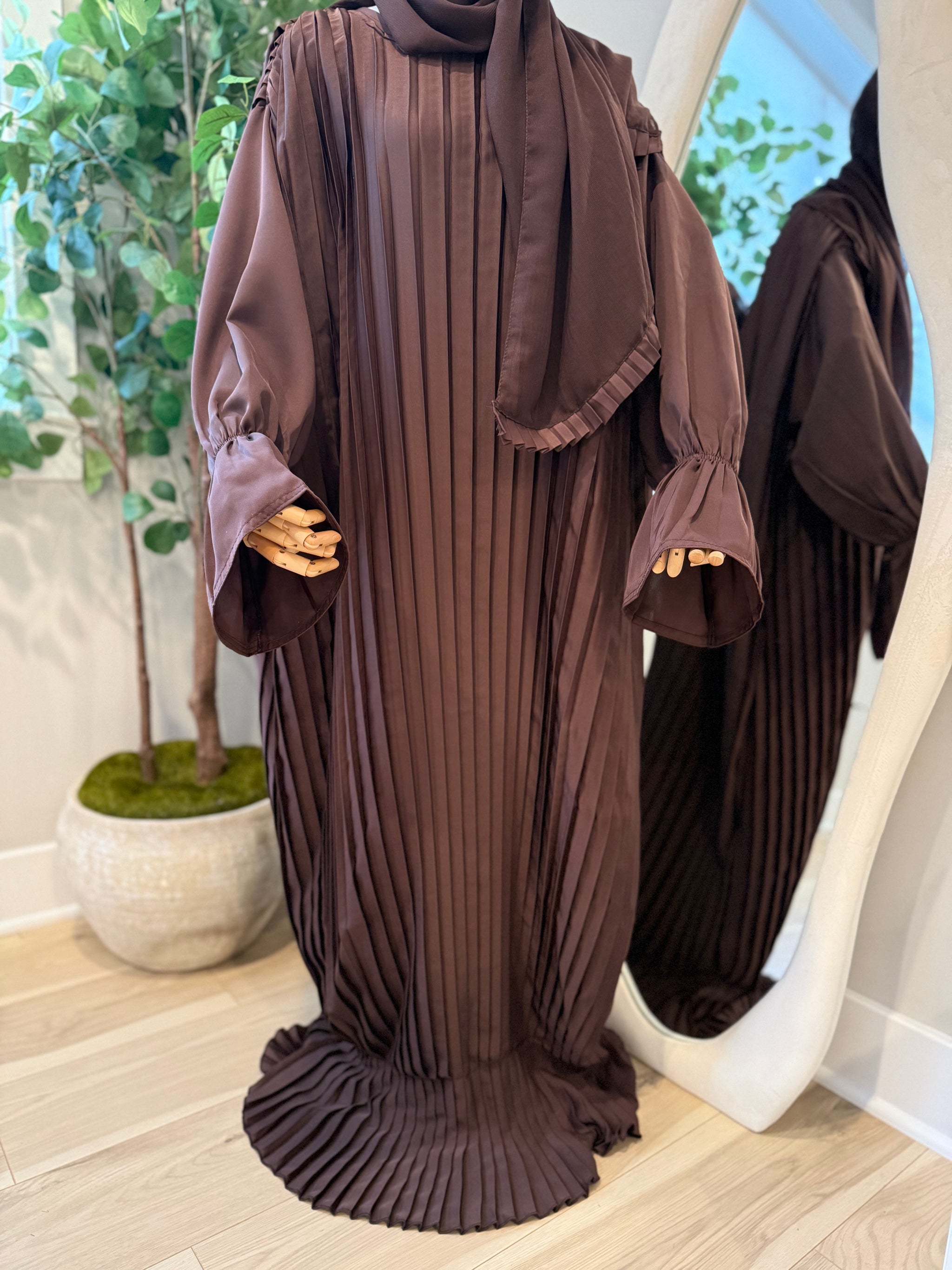 Pleated Bisht Abyah – Litayyibat