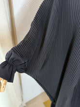 Load image into Gallery viewer, Pleated Bisht Abyah
