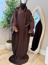 Load image into Gallery viewer, Pleated Bisht Abyah
