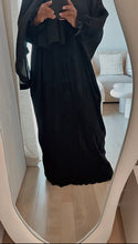 Load image into Gallery viewer, Pleated Bisht Abyah
