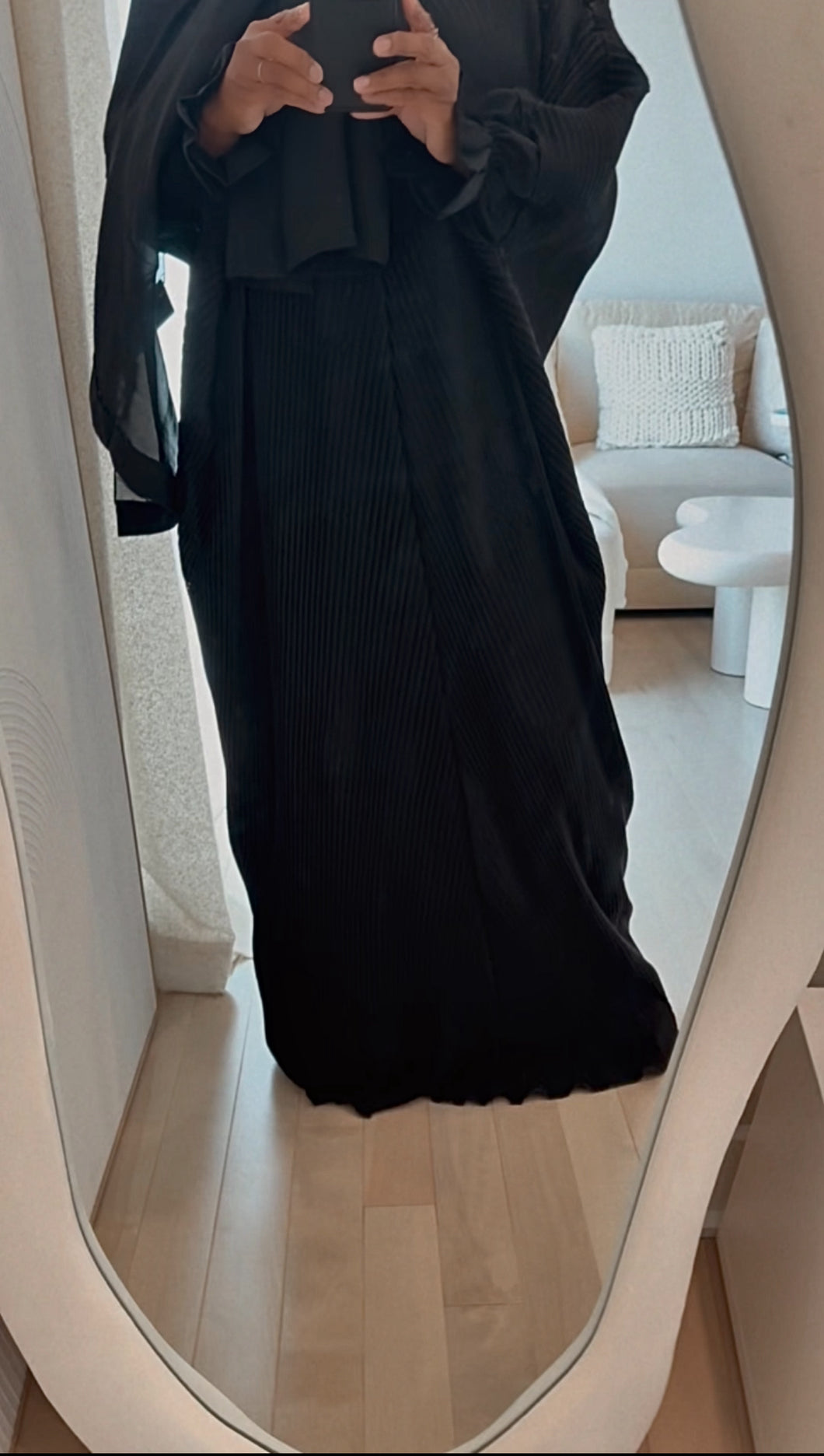 Pleated Bisht Abyah